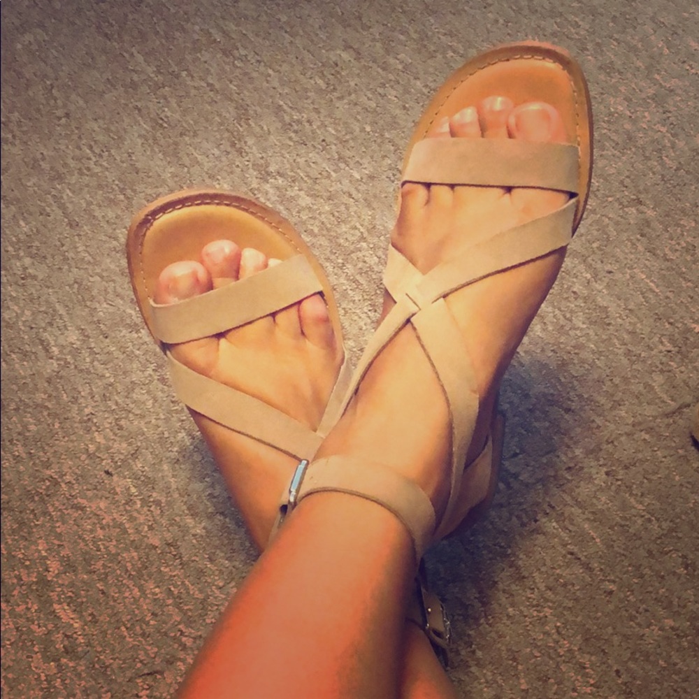 Sand flat sandals